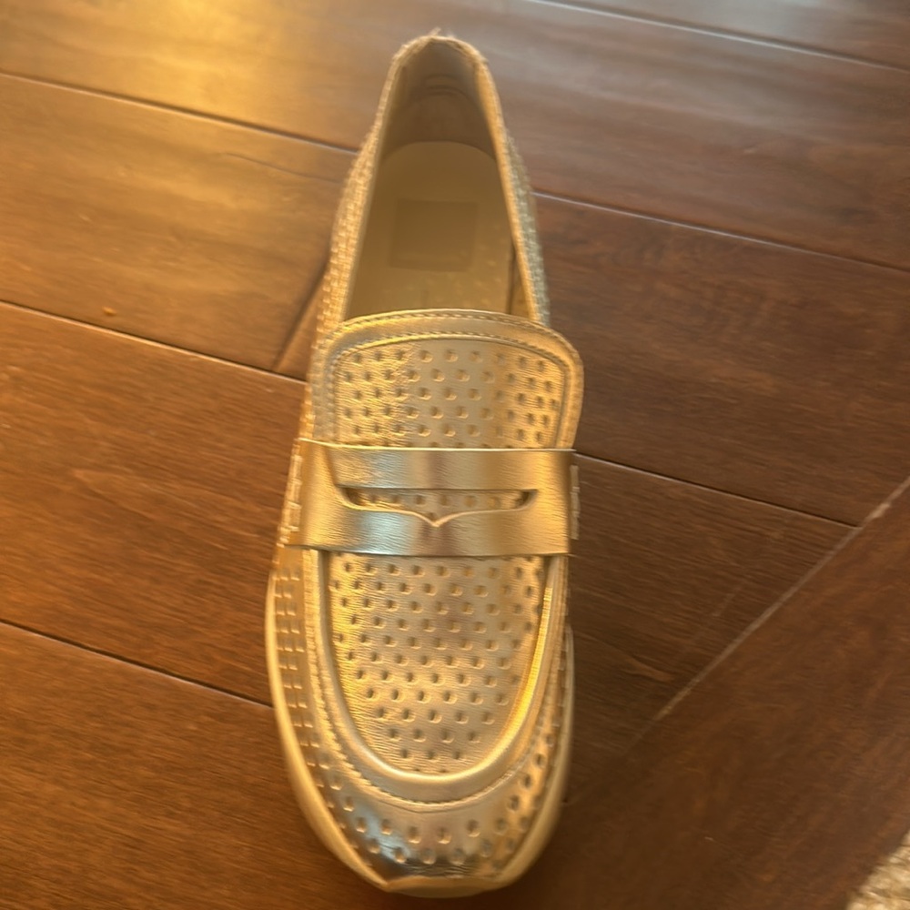 Dolce Vita Janine Perf size 7.5 M Gold Metallic Classic Upper Sneaker